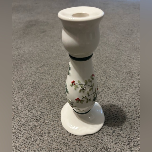 Pfaltzgraff Other - Pflatzgraff Winterberry 9” candle holder